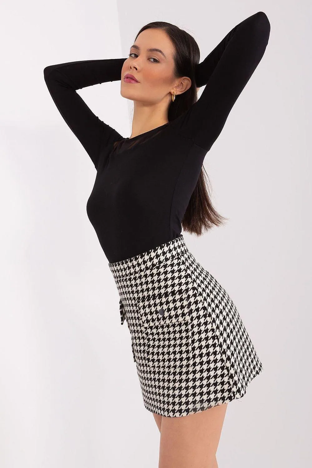 Chic Checkered Mini Skirt with Practical Patch Pockets - Stylish Comfort Redefined